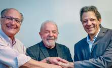 Presidente Lula entre vice-presidente Geraldo Alckmin e ministro da Fazenda, Fernando Haddad