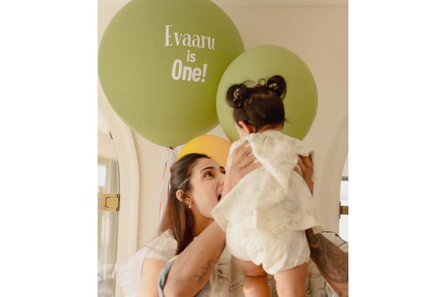 Athiya Shetty celebrates her 'Jaana' Evaarah's first birthday, shares glimpse