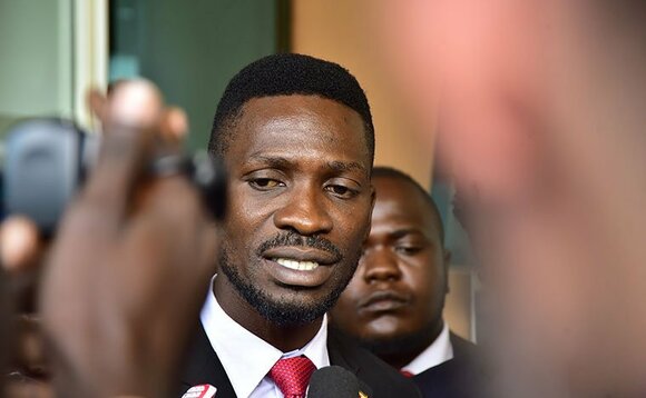 Omubaka Robert Kyagulanyi Ssentamu, amanyiddwa nga Bobi Wine Omubaka Robert Kyagulanyi Ssentamu, amanyiddwa nga Bobi Wine