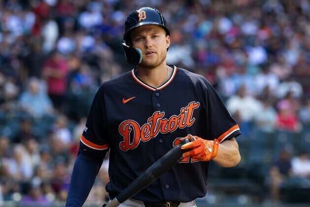 Tigers CF Parker Meadows carted off after collision