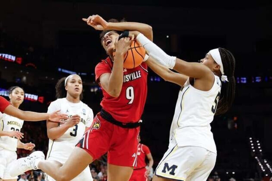 Michigan regroups, rolls past Louisville to reach Elite Eight