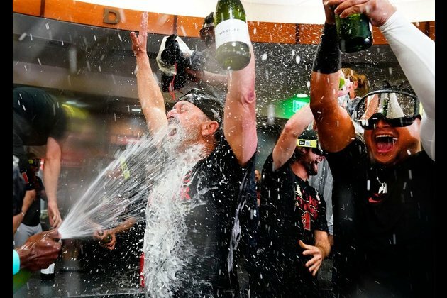 MLB roundup: Astros, D-backs punch tickets to postseason
