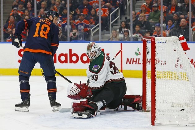 Connor McDavid's 4-point game leads Oilers in rout of Coyotes