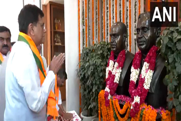 Piyush Goyal pays floral tribute to Syama Prasad Mookerjee, Deendayal Upadhyaya on BJP Foundation Day