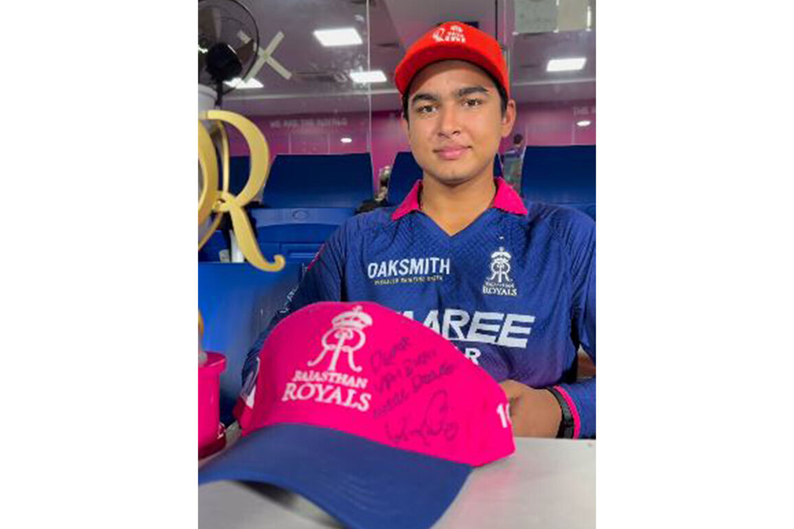 "Dear Vaibhav, Well done": Virat Kohli signs Rajasthan Royals teenager's cap