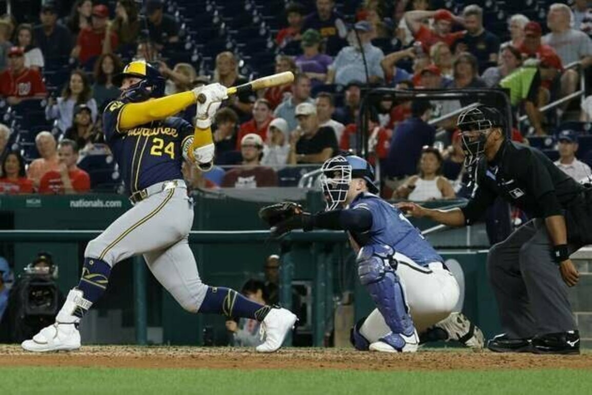 William Contreras, Brewers aim to keep hits coming against Nationals