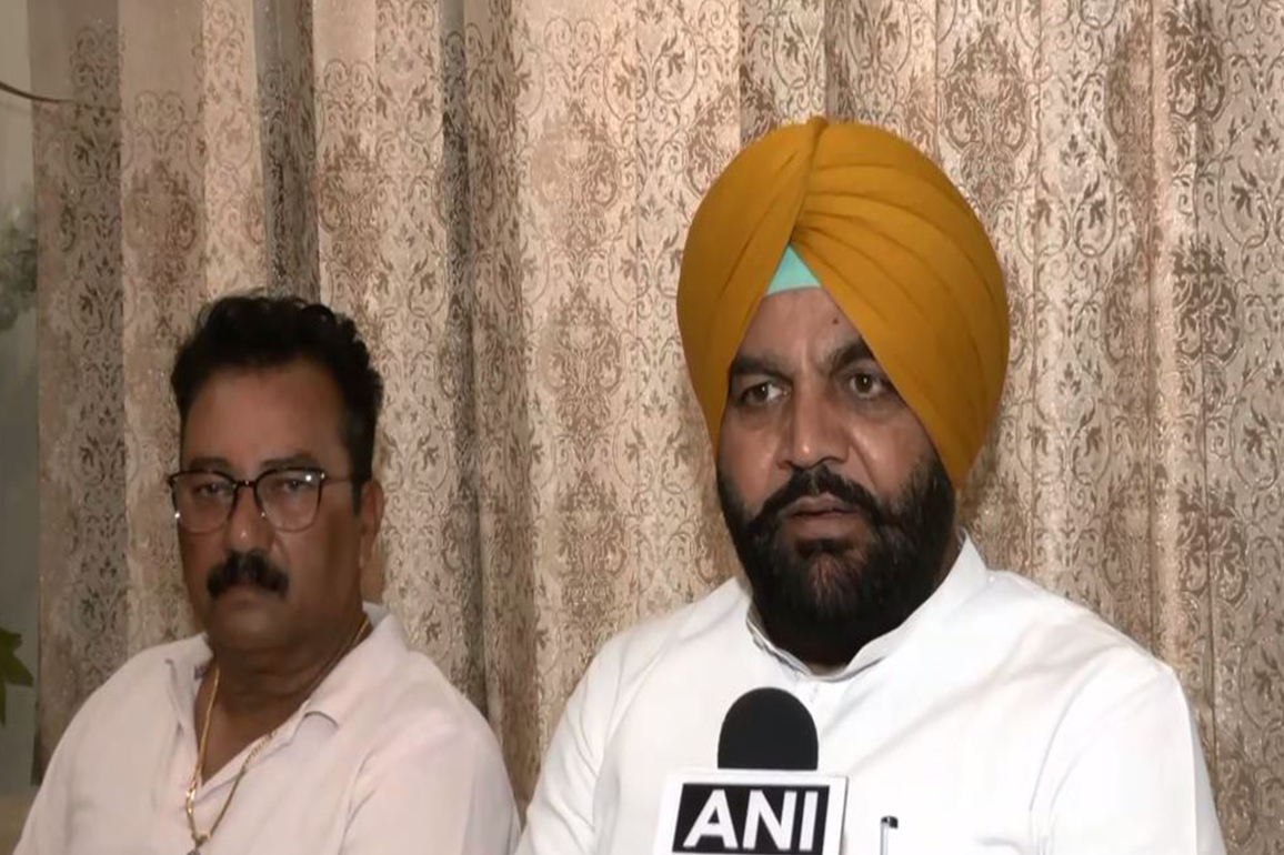 Punjab: Cong MP Gurjeet Singh Aujla meets Abhishek Sharma's family after Asia Cup victory