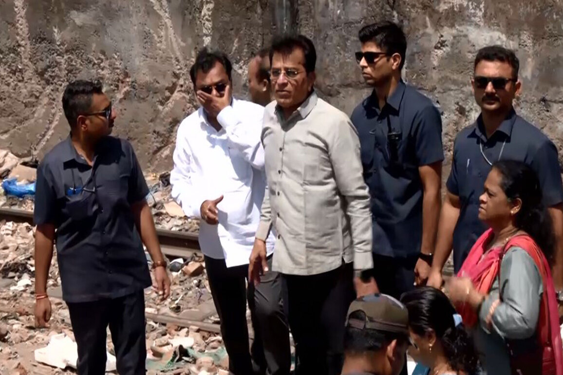 "Action will be taken against Bangladeshis, land mafia": BJP's Kirit Somaiya on anti-encroachment drive near Bandra station