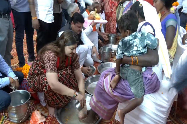 Chhattisgarh: BJP MLA Bhavna Bohra Welcomes 125 Tribals Back to Hinduism in Kabirdham