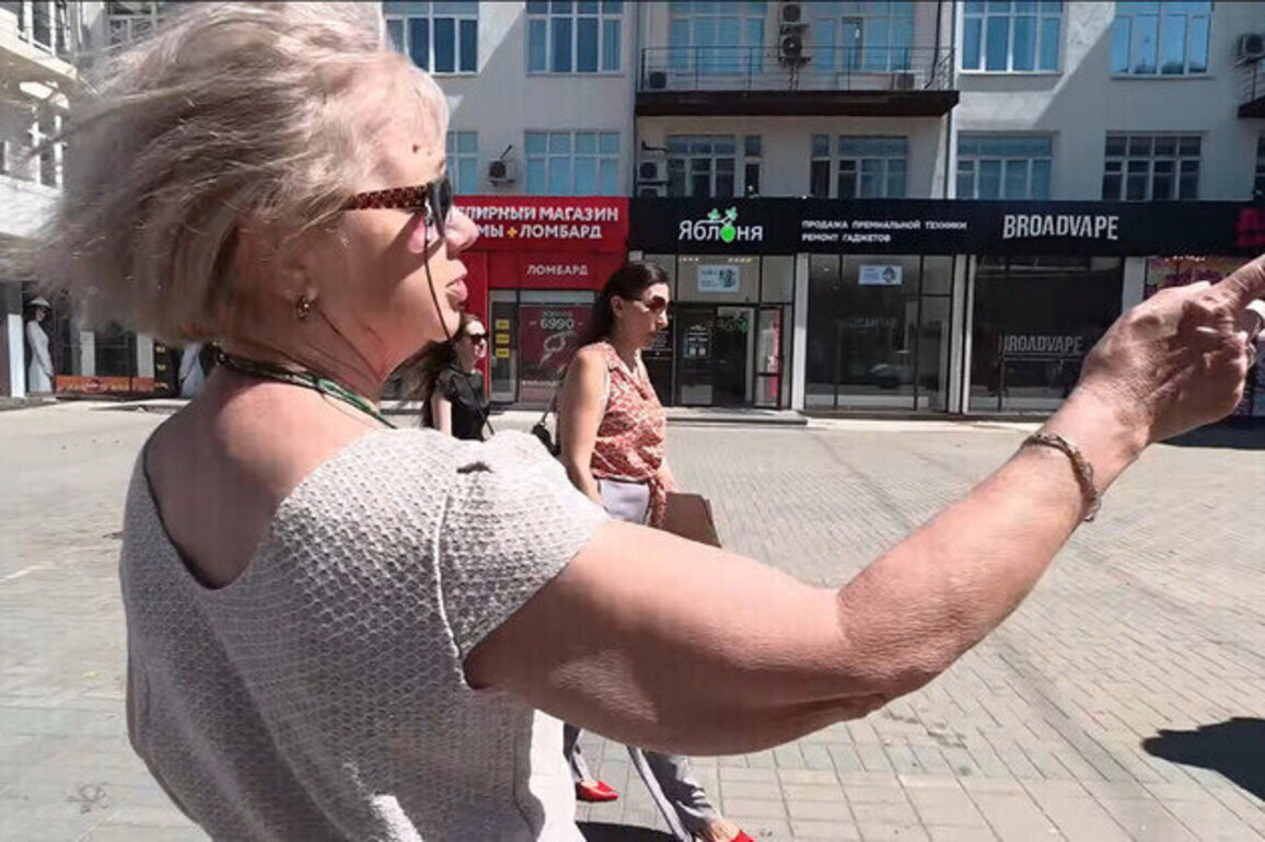 Russians react to being addressed in Ukrainian 