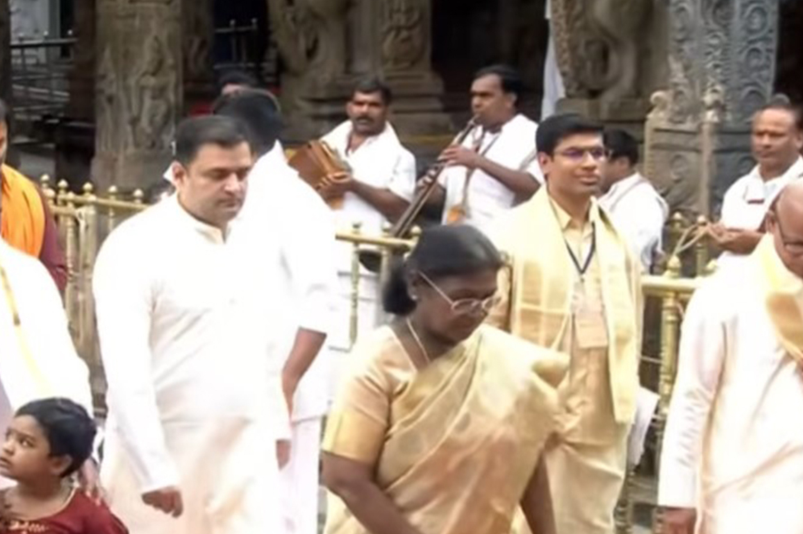 President Murmu offers prayers at Lord Sri Venkateswara Swamy Temple in Tirupati