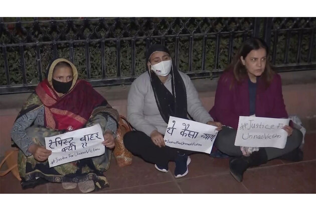 Unnao victim and her family meets Rahul Gandhi; seek relocation to Congress-ruled state, legal assistance to challenge Sengar's bail