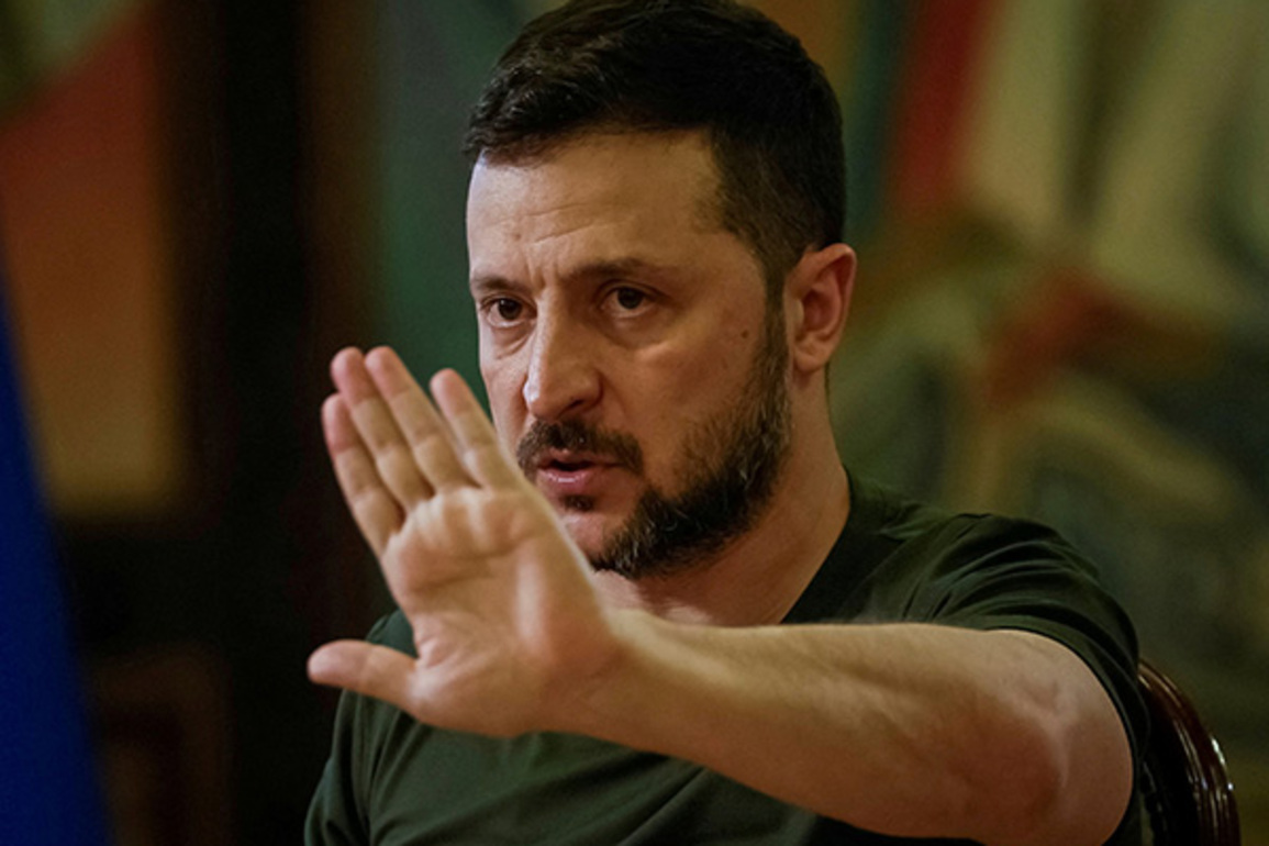 Zelensky backtracks after protests, moves to restore anti-graft agency independence
