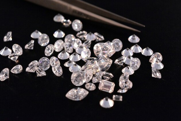 Women likely to embrace mix of natural and lab-grown diamonds in jewelry trends: Report