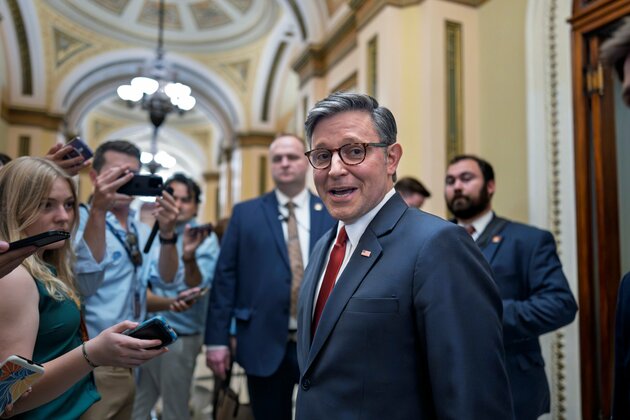 The House gives final approval to Trump&#39;s big tax bill and sends it to him to sign - WAKA 8