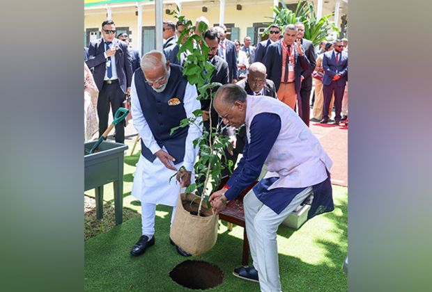 PM Modi, Mauritius PM Ramgoolam jointly plant sapling under Ek Ped Maa ke Naam initiative