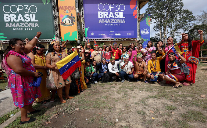 Venezuelan Indigenous people attend a meeting at the COP Village | Credit: Aline Massuca/COP30