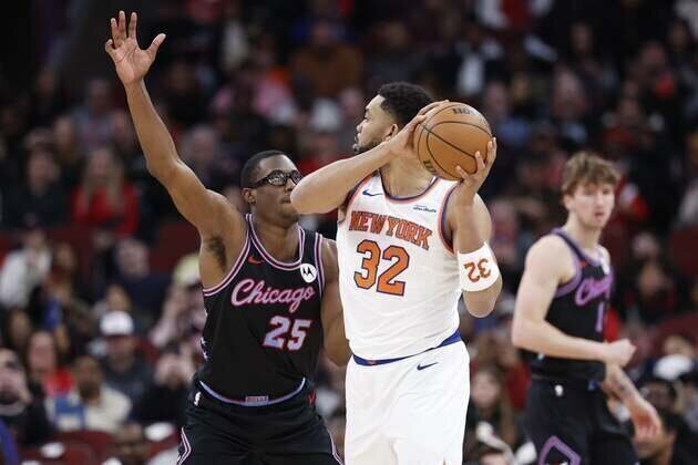 Karl-Anthony Towns, Knicks hold off Bulls