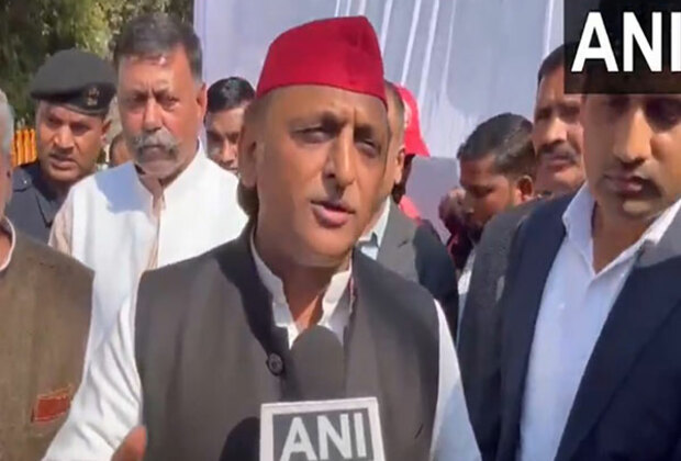 "CM has nothing to do with language or progress" Akhilesh Yadav hits back at Yogi Adityanath