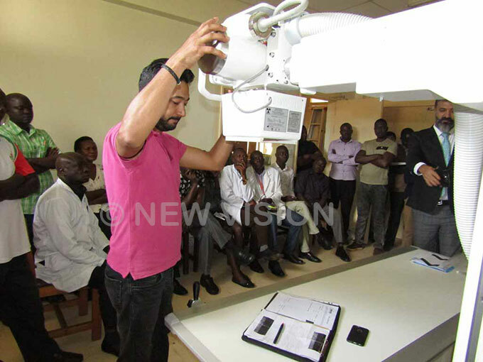  ororo  ospital radiographers being taught how to use the new machine he hospital has received a modern digital ray machine purchased by nited ations ffice for roject ervices  he tate inister for ealth for eneral uties arah chieng said the machine is among others supplied to six other hospitals across the country  hoto by austine deke