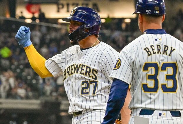 Brewers win in 10 innings to add to White Sox's misery