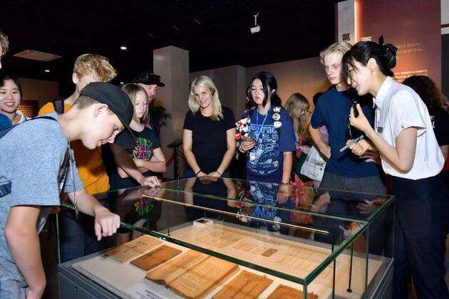 American youngsters explore Sino-U.S. historic friendship in Stilwell Museum