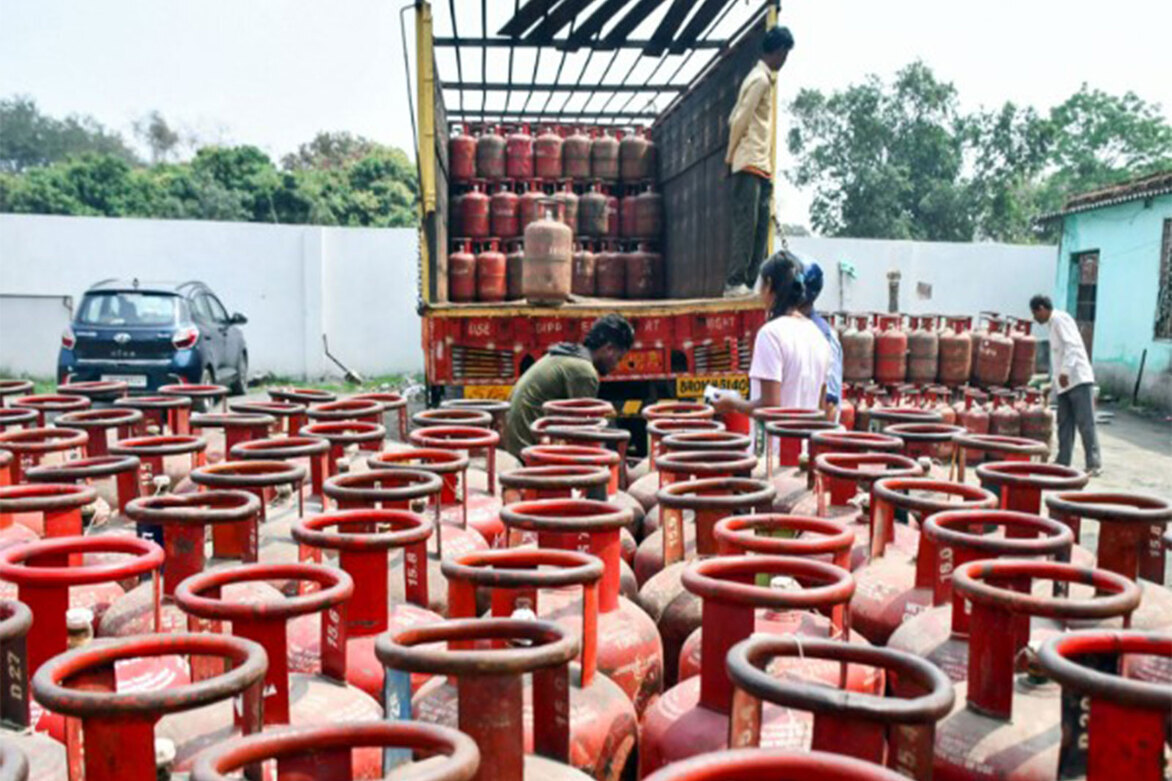 Delhi govt issues policy for commercial LPG cylinder distribution amid scarcity