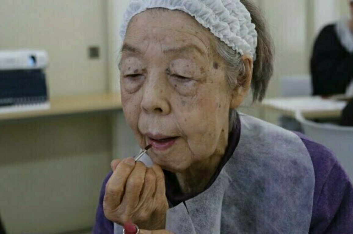 Beauty market targets young at heart in aging Japan