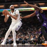 Mavs halt road skid, increase Kings' losing streak to 6
