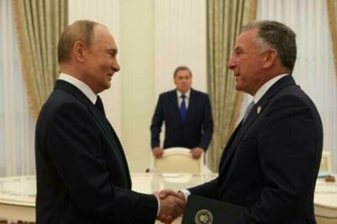 Family of American killed fighting for Russia receives medal from Putin - CNN