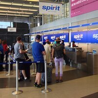Spirit shutdown leaves travelers stranded as airlines offer help