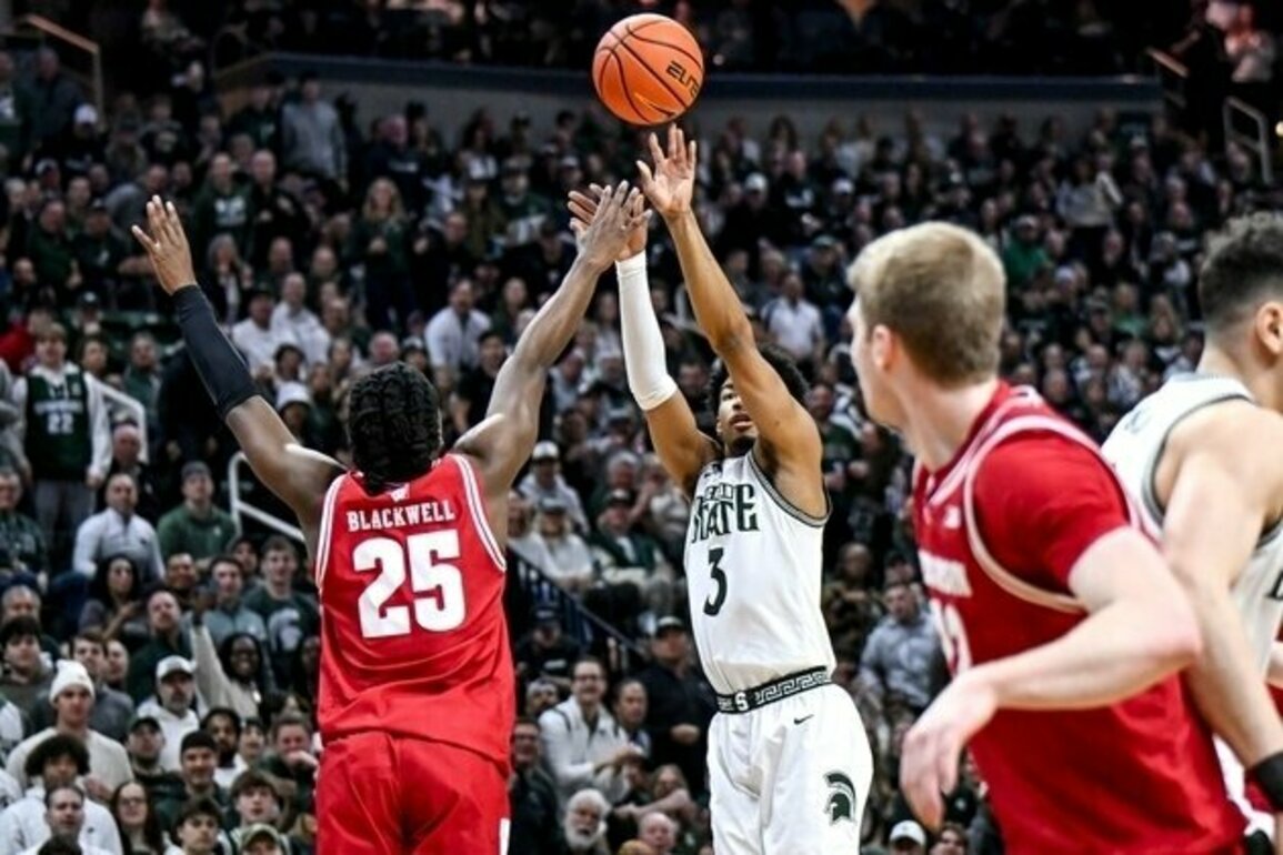 Top 25 roundup: No. 8 Michigan State takes over first in Big Ten
