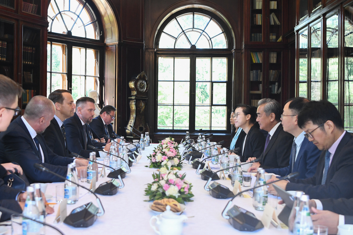 POLAND-WARSAW-WANG YI-INTERGOVERNMENTAL COMMITTEE MEETING