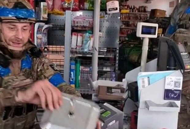 Ukrainian troops loot Russian supermarket