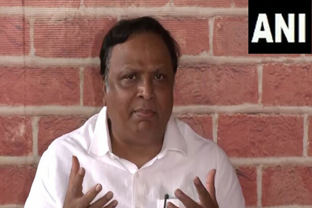 "Distressing": Ashish Shelar compares Pahalgam terror attack to Marathi-Hindi row