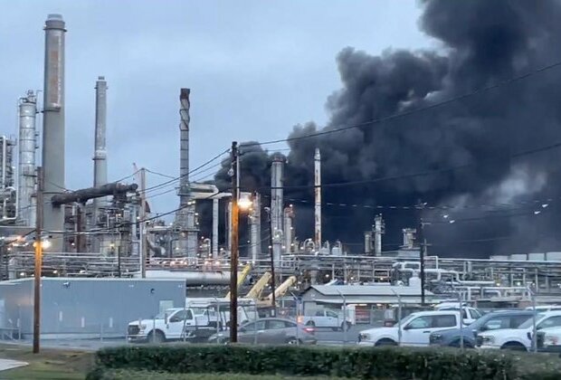 US refinery blaze prompts shelter-in-place alert