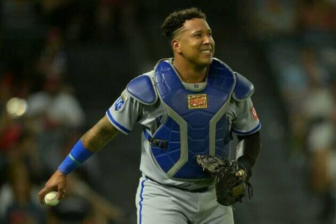 Royals award C Salvador Perez new two-year contract