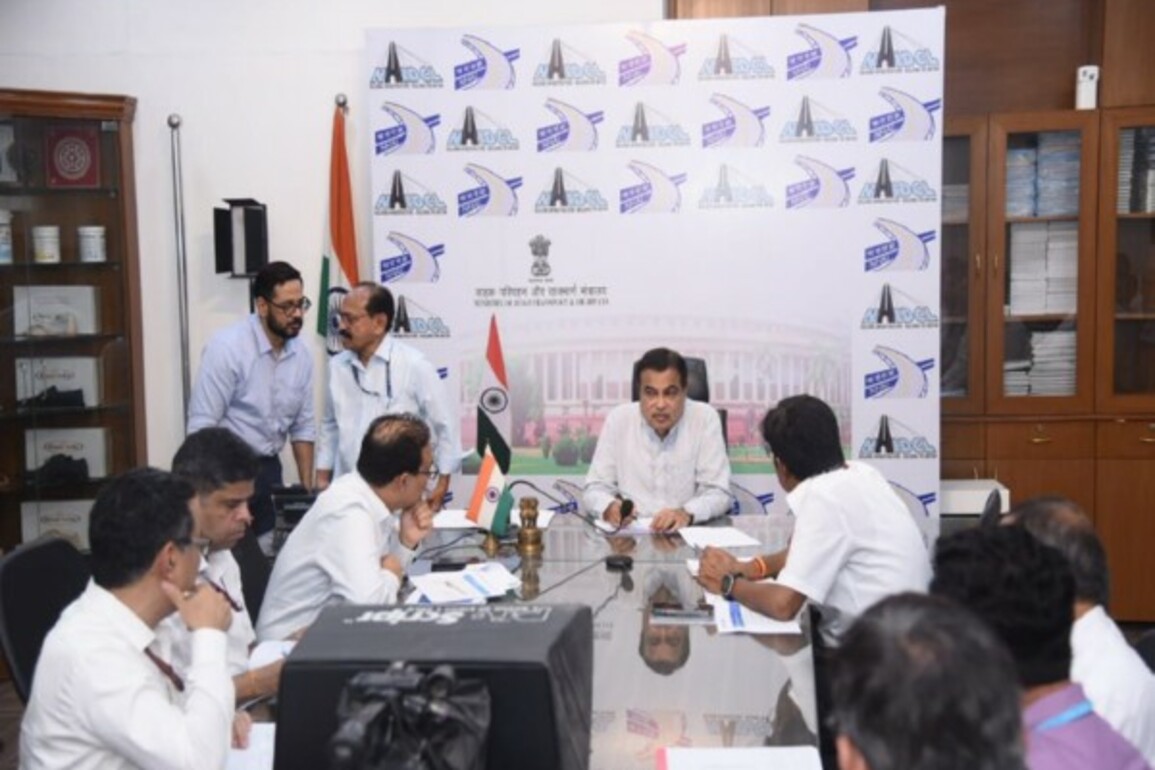 Union Minister Nitin Gadkari reviews progress of National Highway projects in Maharashtra