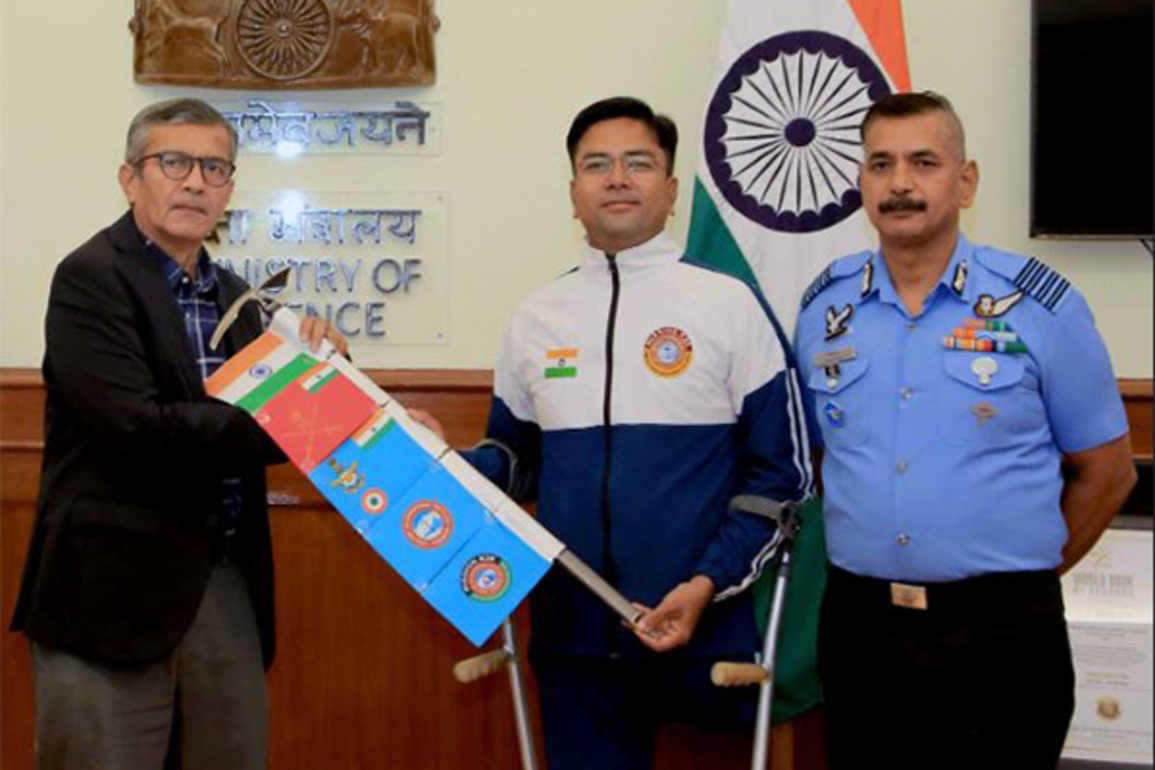 Defence Secretary RK Singh formally flags-in mountaineering expeditions to Mt Everest, Mt Kilimanjaro
