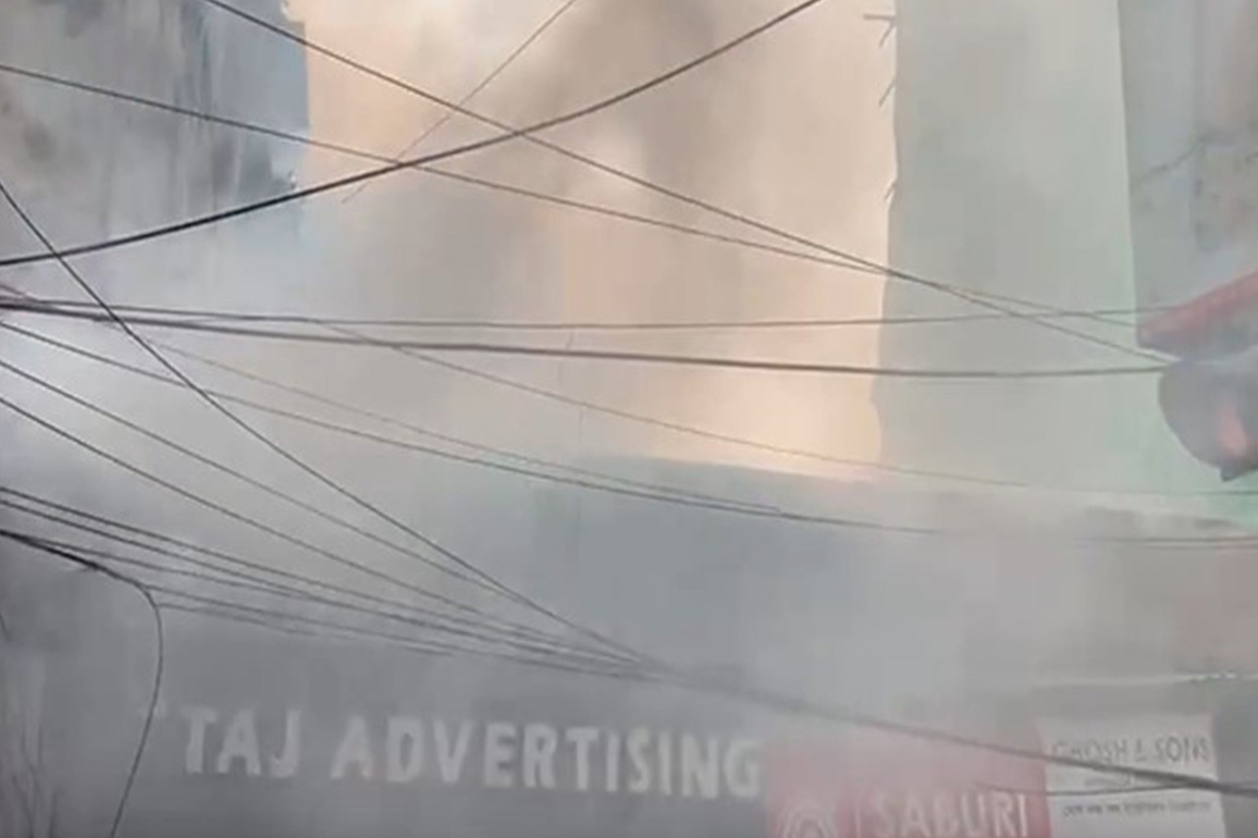 Kolkata: Massive fire breaks out on Ganguly Street, 3 shops damaged