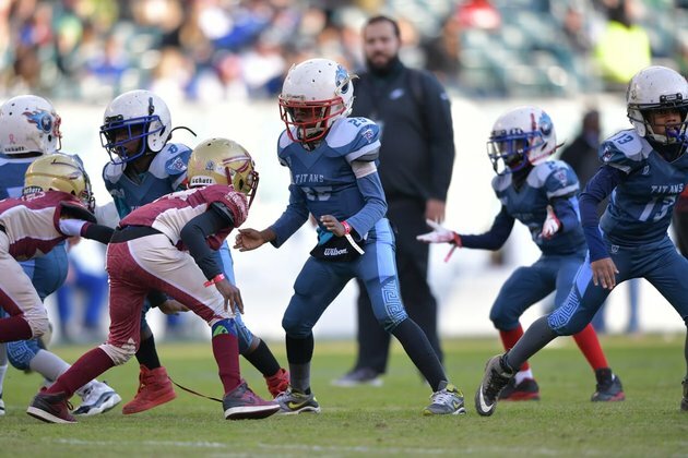 Eagles award more than $50,000 to youth football programs