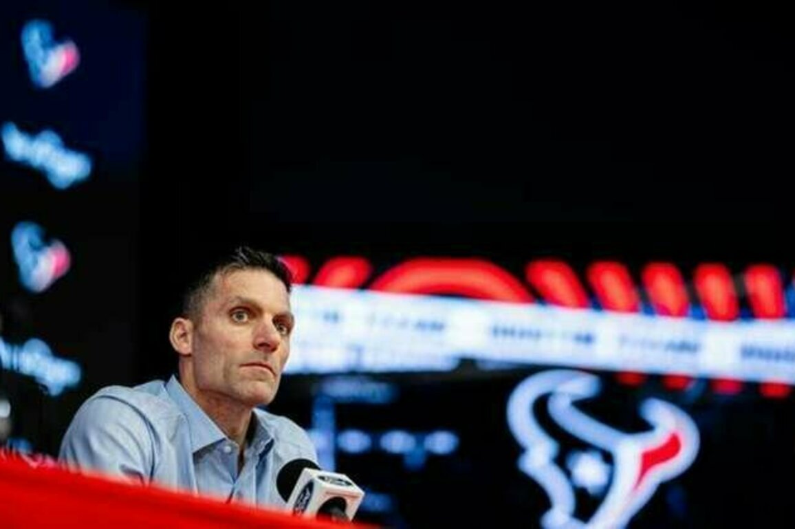 Texans trade out of 1st round, now have 10 picks in 2025 NFL Draft