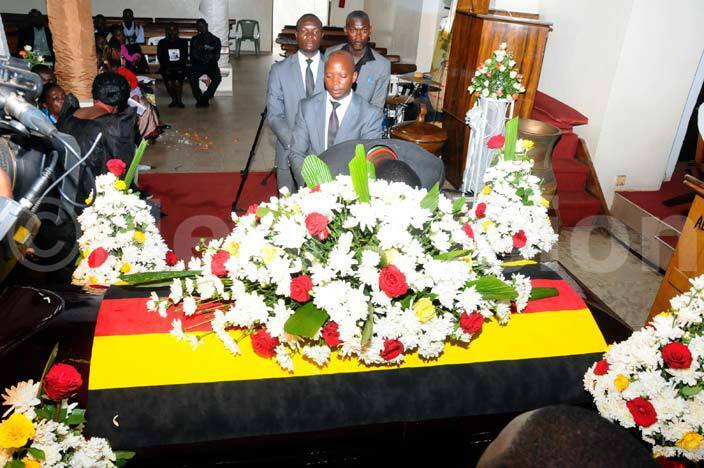 he very special moment right haira stayed at the sons casket perhaps in a fatherson quiet conversation his was at the funeral service at ll aints athedral