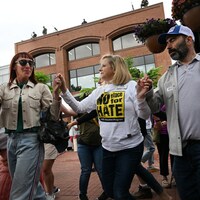 Non-Jews stand in solidarity with Temple Emanuel, Jewish community