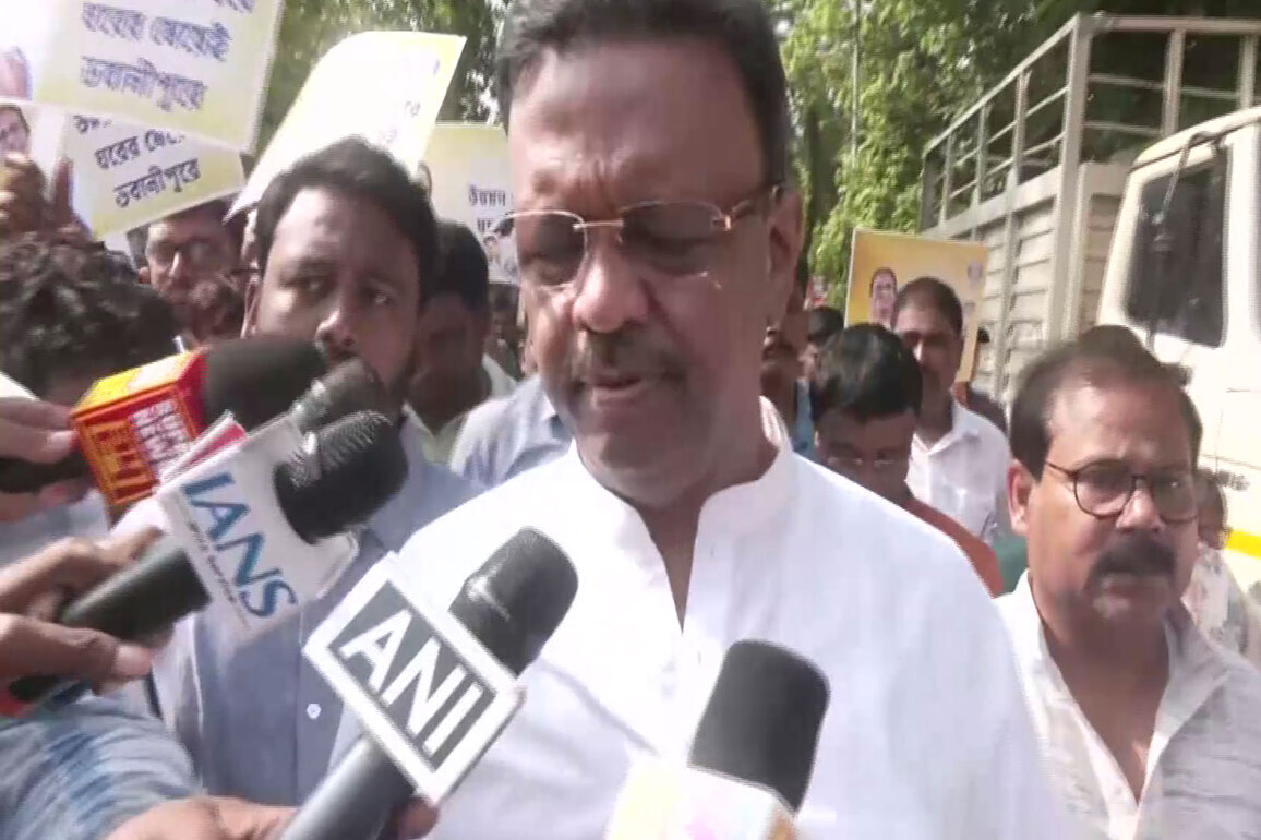 Trinamool Congress Leader Firhad Hakim confident of victory; terms Mamata Banerjee "daughter of Bhabanipur"