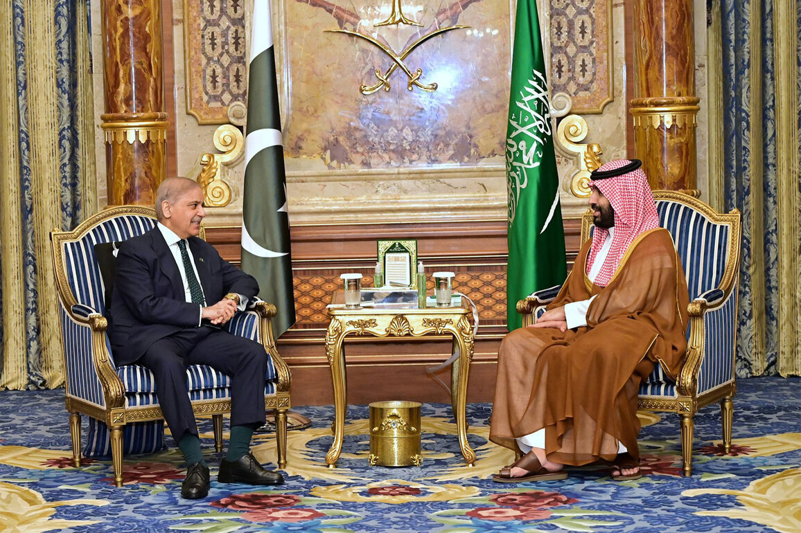 Pak PM reiterates push for US-Iran peace talks during meeting with Saudi Crown Prince