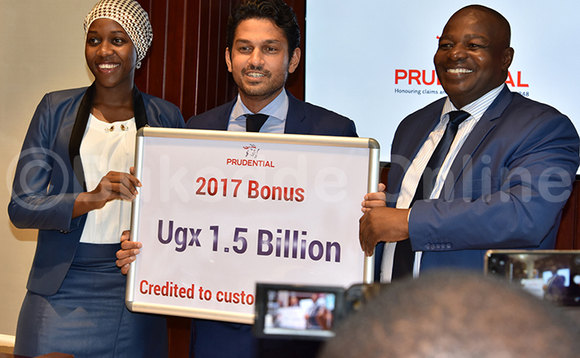 Okuva ku ddyo: Zephania Dube, akulira ebyemirimu, Arjun Mallik, akulira kkampuni ne Nashiba Nalubega, akulira ebya kitunzi era omwogezi wa kkampuni nga bali mu lukung’aana lw’abaamawulire ku Pearl of Africa Hotel. Okuva ku ddyo: Zephania Dube, akulira ebyemirimu, Arjun Mallik, akulira kkampuni ne Nashiba Nalubega, akulira ebya kitunzi era omwogezi wa kkampuni nga bali mu lukung’aana lw’abaamawulire ku Pearl of Africa Hotel.