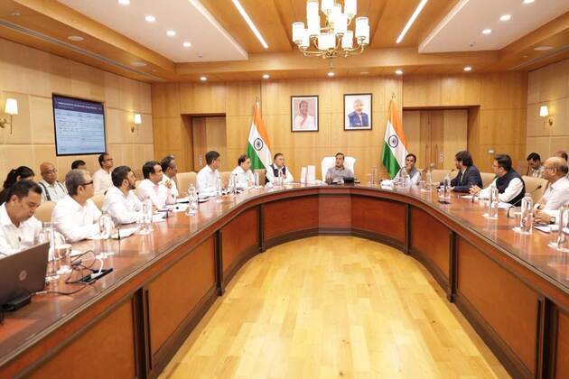 Assam CM reviews progress of investment proposals under Advantage Assam 2.0