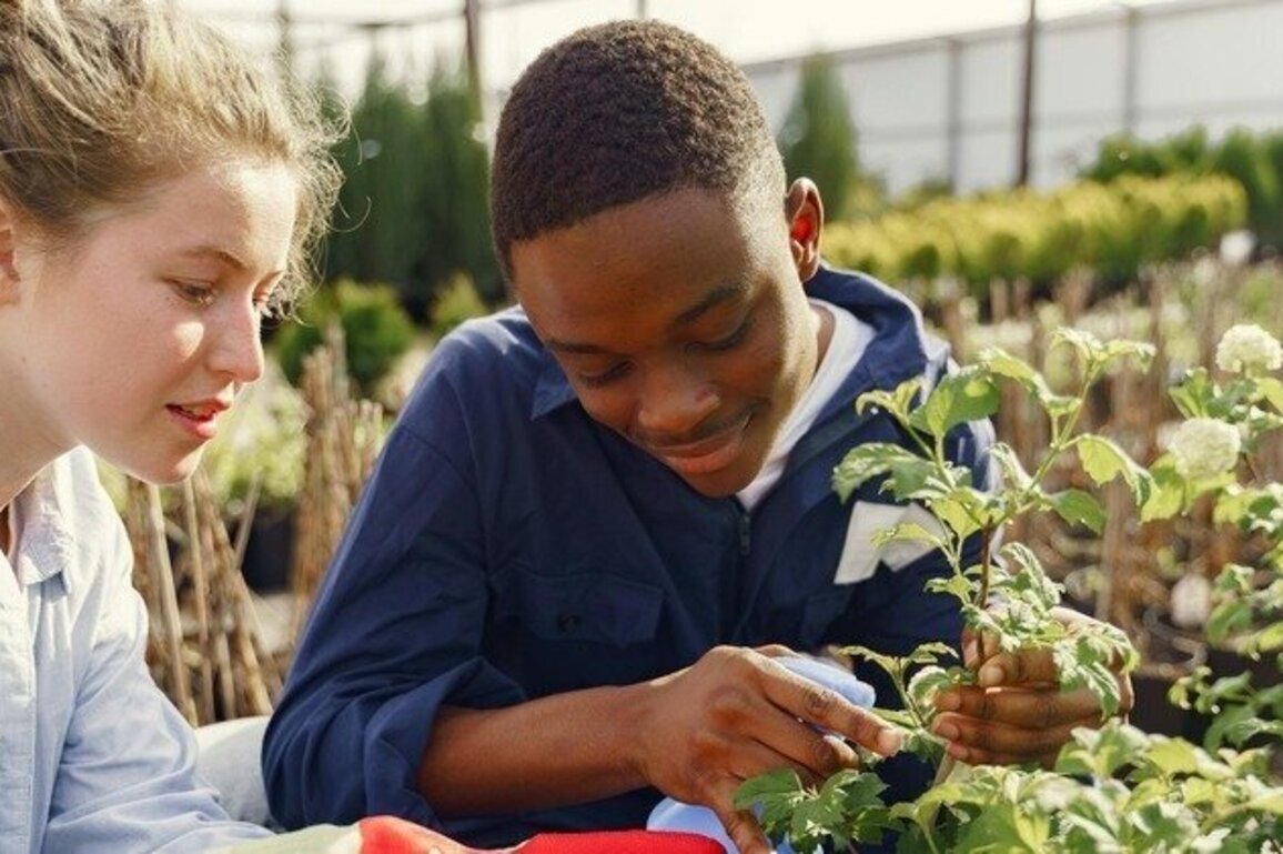 Missouri school district brings farming to the classroom