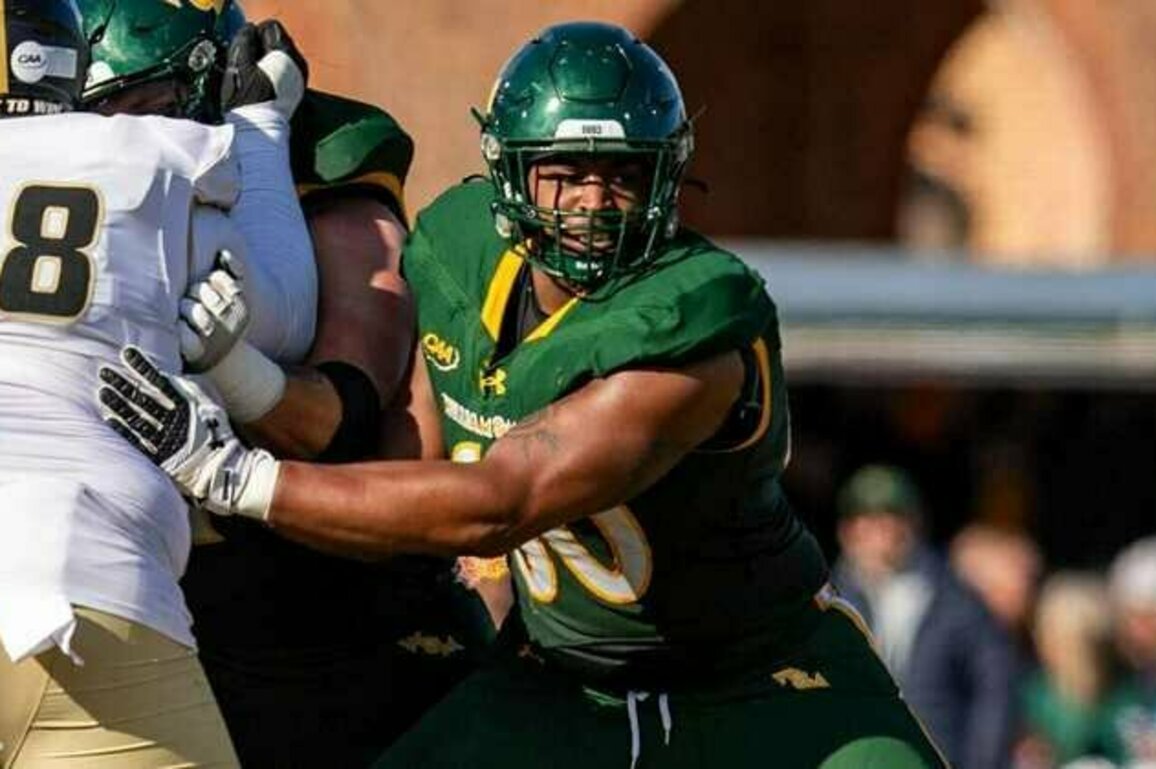 Player Profile: Get to know Raiders tackle Charles Grant
